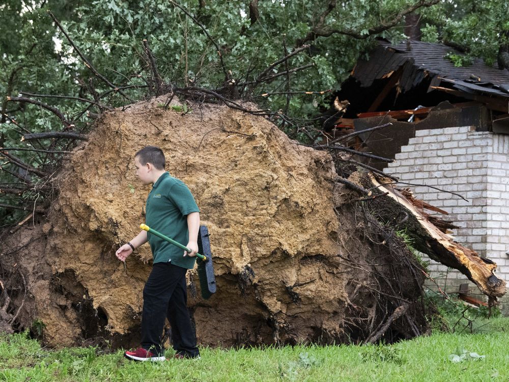 Severe Storms Kill At Least 4 In Houston, Knock Out Power To 850,000 ...