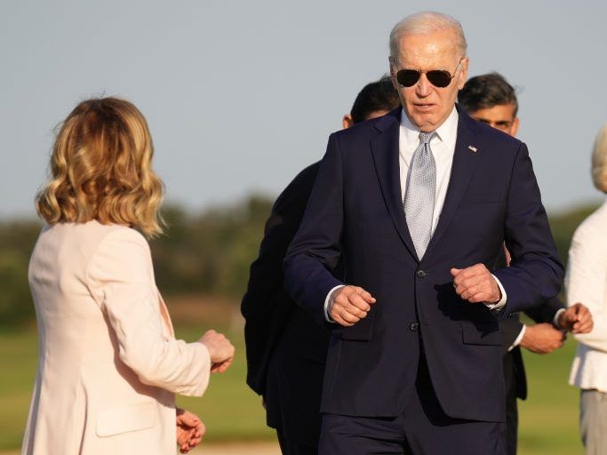 Joe Biden đi lang thang ở G7 trước khi Thủ tướng Ý kéo ông lại | Toronto Sun