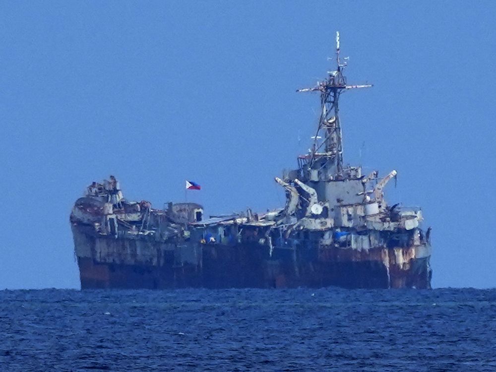 Un barco de la Armada de Filipinas, BRP Sierra Madre, en ruinas pero aún activo, se encuentra en el Second Thomas Shoal, conocido localmente como Ayungin Shoal, en el disputado Mar de China Meridional el 22 de agosto de 2023. 