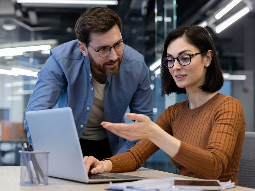 DEAR ABBY: Flirty manager makes work less and less comfortable