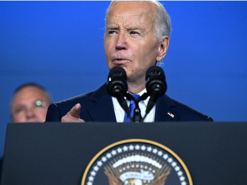 Watch Biden Forcefully Declares Hes Staying In Reelection Race