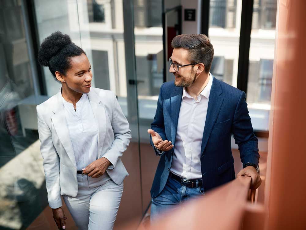 A woman has fallen in love with her co-worker despite his lies.