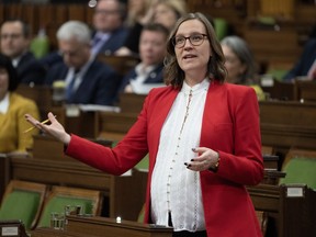 Współprzewodniczący kampanii Liberal Ontario sugeruje, że nominowanie kandydata ich partii w Toronto--St.Paul było błędem tak blisko ogłoszenia federalnych wyborów uzupełniających. Karina Gould, liderka rządu w Izbie Gmin, wstaje podczas okresu pytań, piątek, 15 grudnia 2023 r. w Ottawie.