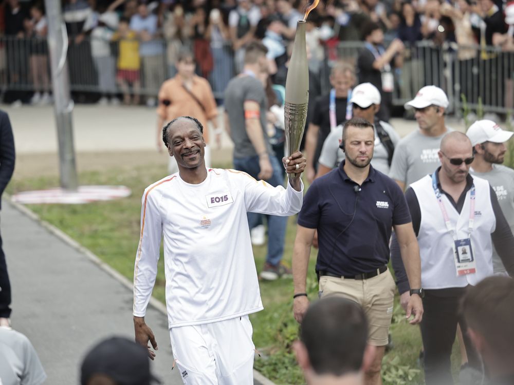 Snoop Dogg Carries Olympic Torch Before Opening Ceremony In Paris ...