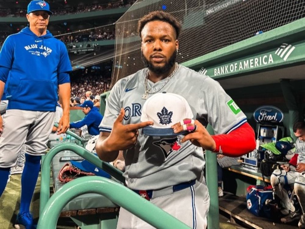 Blue Jays’ Vladimir Guerrero Jr. swaps autographed ball for Maple Leafs hat with fan