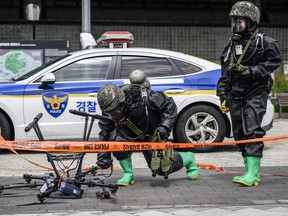 South Korean soldiers take part in a counter-terrorism exercise.