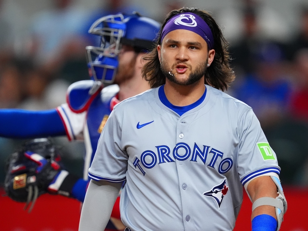 Toronto Blue Jays' Bo Bichette is out with fractured finger | Toronto Sun