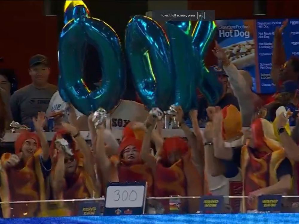 Toronto Blue Jays fans break record Loonie Dogs, pass 700k