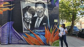Black Broadway tour guide Briana Thomas talks about Lee’s Flower and Card Shop, one of the original Black-owned businesses in the U St. Corridor. The business was founded in 1945. SARA SHANTZ PHOTO