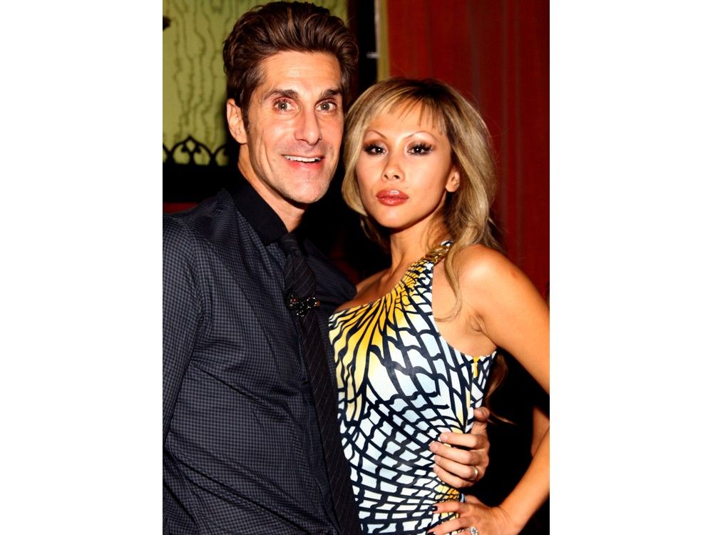 Perry Farrell's wife says he's seeking help after Dave Navarro fight