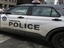 Se encontró un auto de la policía de Toronto en Blour St. W y Queens Park, el 9 de febrero de 2022.
