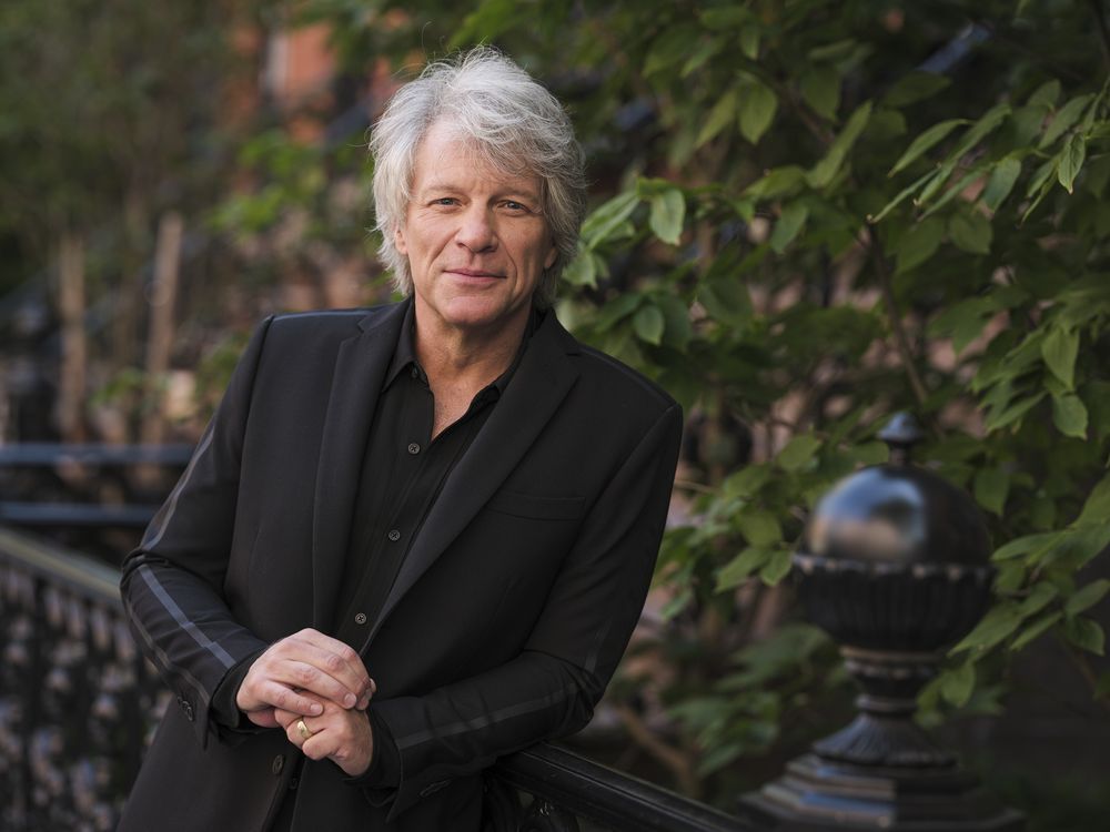 Jon Bon Jovi helps talk woman down from ledge on Nashville bridge