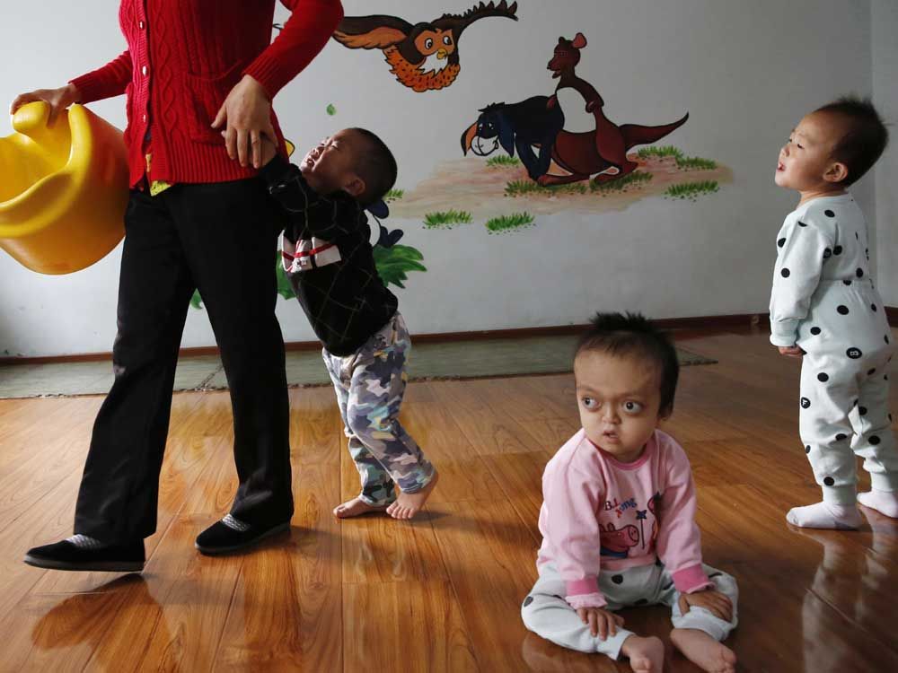 China halts foreign adoptions of its children