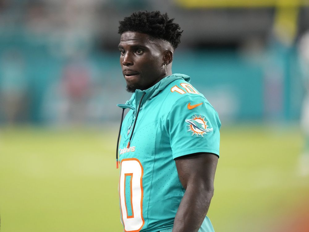 Tyreek Hill is briefly detained for a traffic violation ahead of Dolphins’ season opener