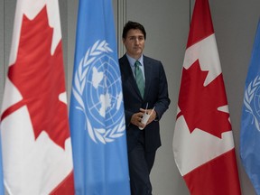 El primer ministro Justin Trudeau sube al podio