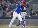 Vladimir Guerrero Jr. de los Toronto Blue Jays reacciona al poncharse ante los Miami Marlins.