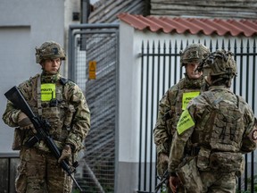 La Policía Militar vigila el perímetro de la embajada de Israel