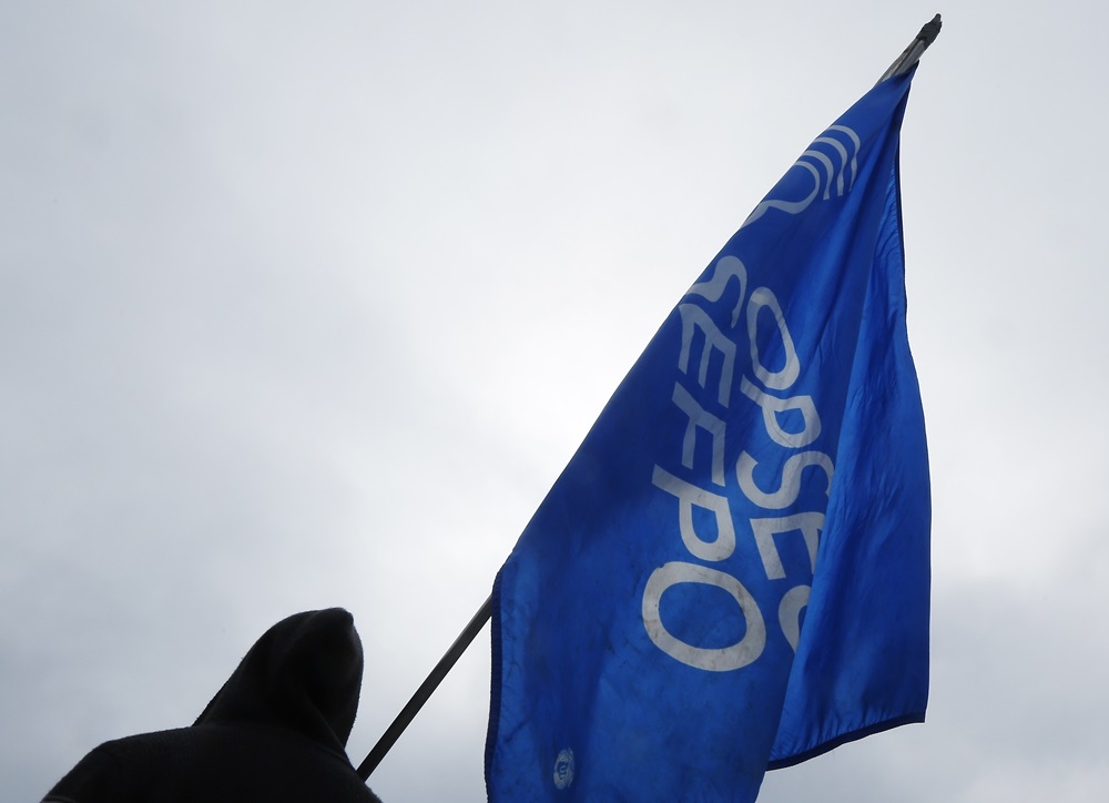 CARE HOME HOSTAGES: Families DESPERATE as Strike CRIPPLES Care!