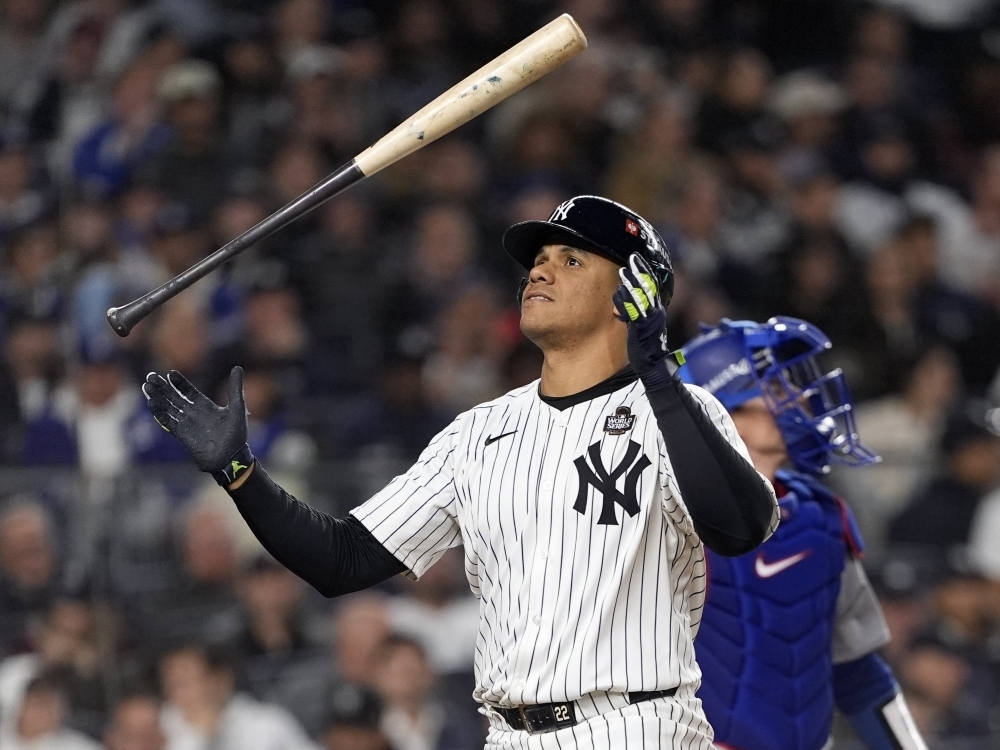 https://smartcdn.gprod.postmedia.digital/torontosun/wp-content/uploads/2024/11/1114-juan-soto-yankees-bat.jpg?quality=100&strip=all