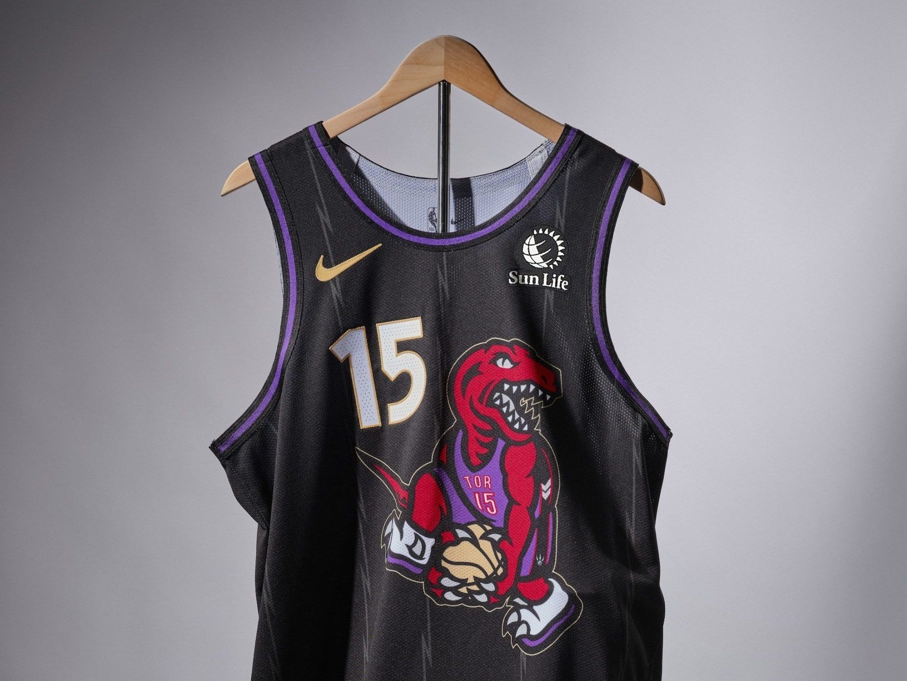 Raptors show off Vince Carter tribute City Edition jersey