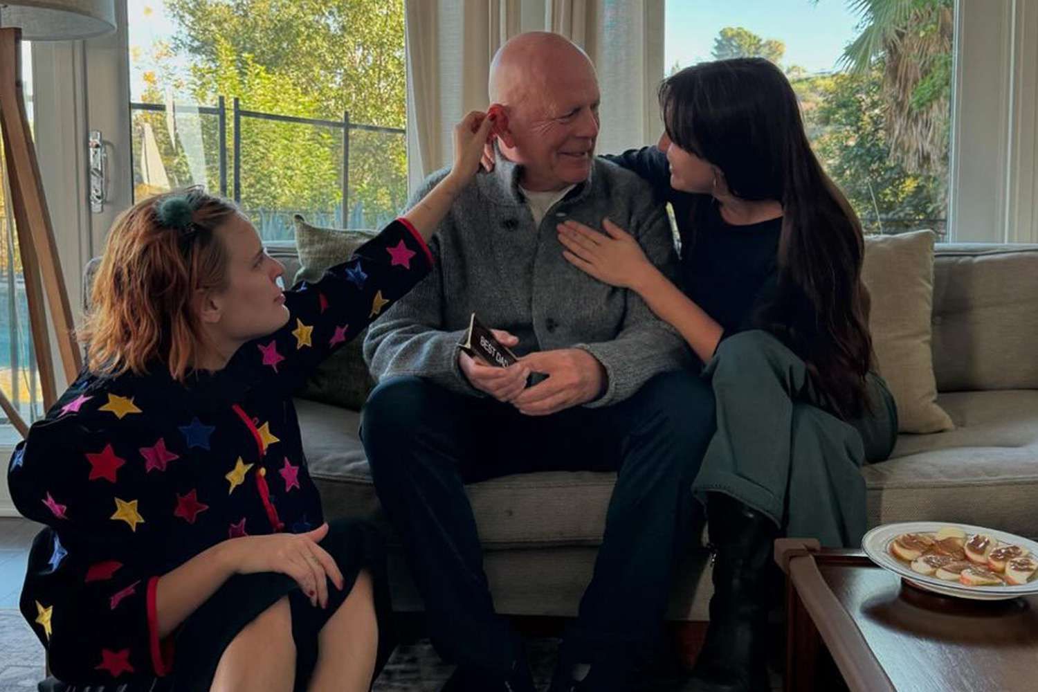 Bruce Willis seen celebrating Thanksgiving with daughters in rare photo