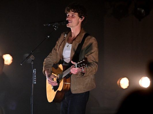 Shawn Mendes triumphantly returns with lots of emotion at Toronto's Massey Hall