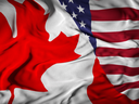 Banderas canadienses y americanas.