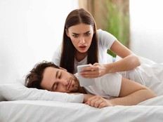 A woman discovers her fiance has been cheating on her with other men.