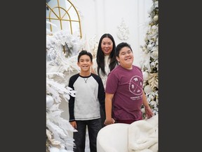 Orlando and Antonio Cedeno and mom Michelle (Michael Reyes Photography)