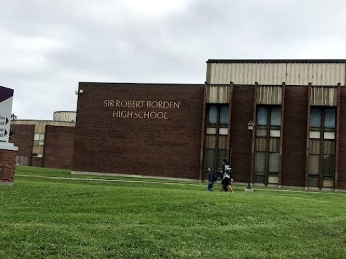 https://smartcdn.gprod.postmedia.digital/torontosun/wp-content/uploads/2024/11/school-e1731439137816.jpg?quality=90&strip=all&w=1128&h=846&type=webp&sig=MJZwiwfUsX9tumZ7bAyW0A