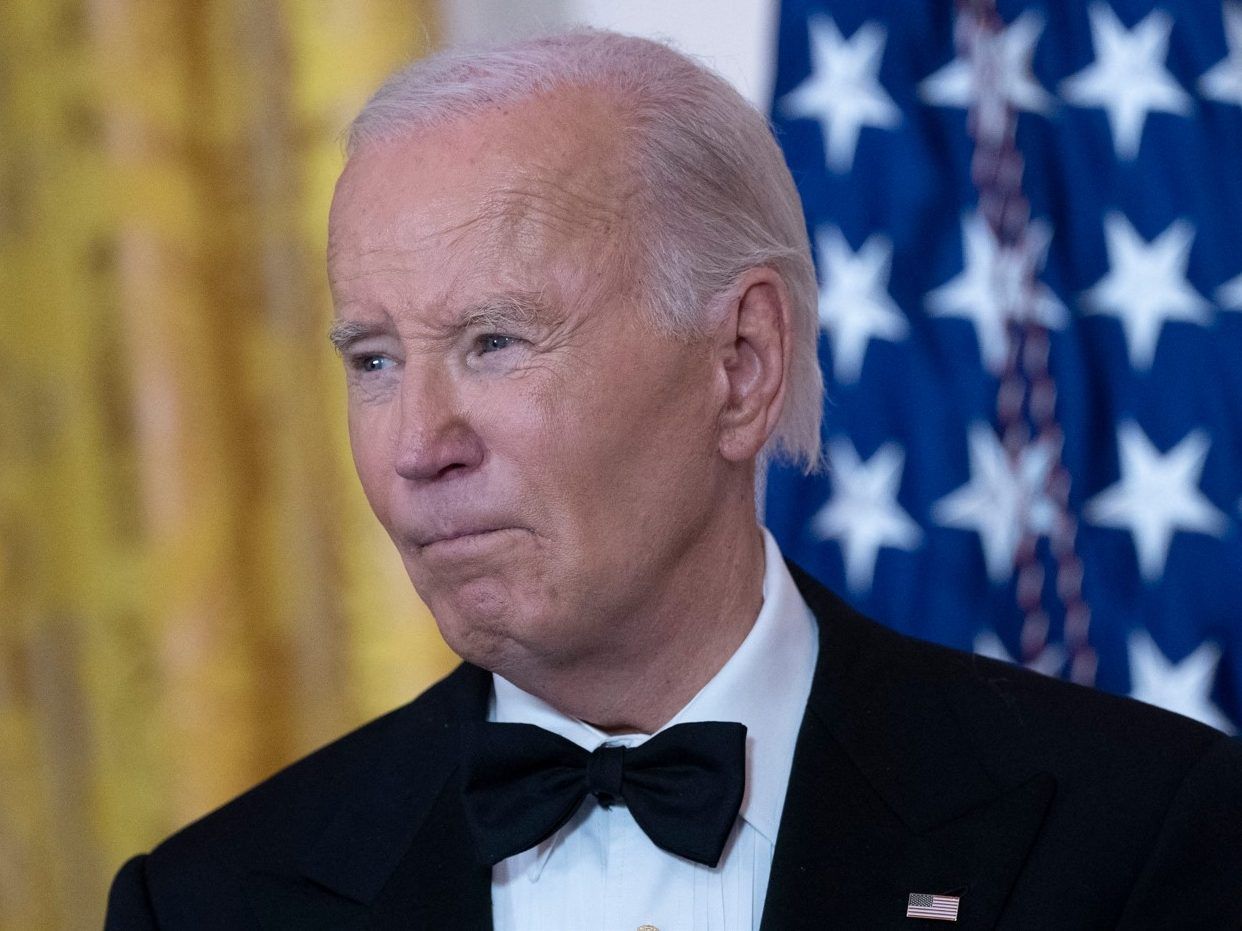 El presidente de los Estados Unidos, Joe Biden Washington, honró al Centro Kennedy en la sala este de DC, el 8 de diciembre de 2024.