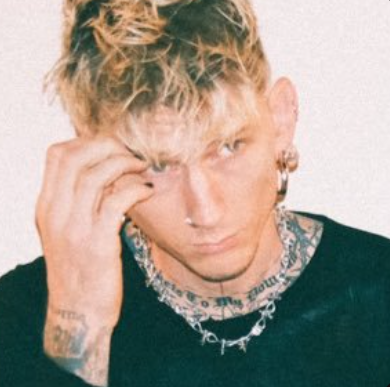 Porn star claims Machine Gun Kelly once drank her urine | Toronto Sun