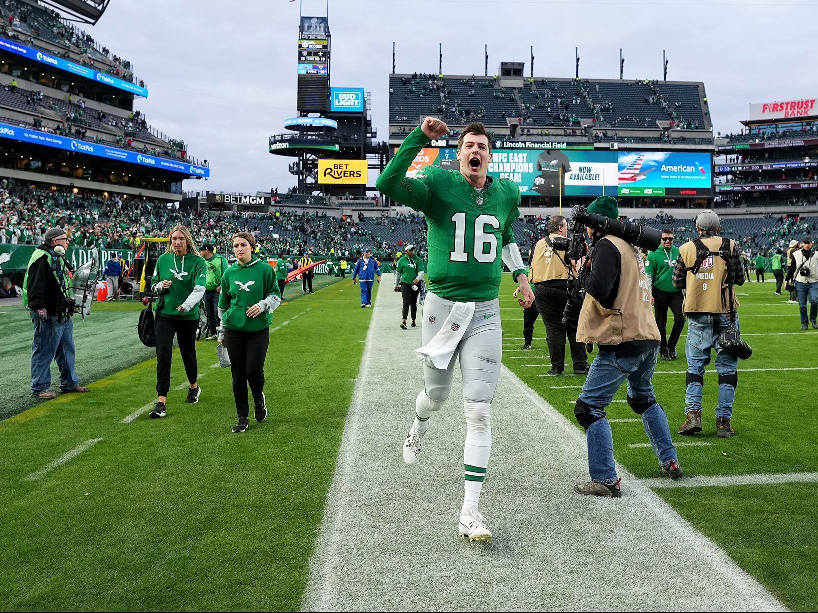 Philadelphia Eagles QB Tanner McKee gets 1st career TD throw back Toronto Sun