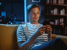 A young man hasn't had any luck finding love on dating apps.