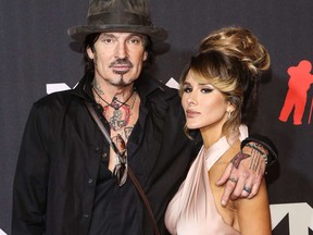 การแต่งงานของ Tommy Lee และ Brittany Furlan รู้สึกตกใจกับเรื่องอื้อฉาวตกปลาแมว การแต่งงานของ Tommy Lee และ Brittany Furlan รู้สึกตกใจกับเรื่องอื้อฉาวตกปลาแมว