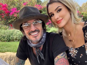 Tommy Lee และ Brittany Furlan ภรรยาของเขา