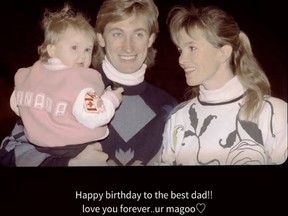 Pauline Gretzky rinde homenaje a su padre Wayne en su cumpleaños.