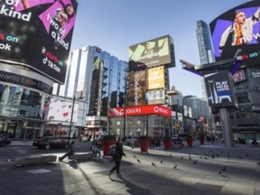 Sabía que la ciudad nunca volaría con los Torontonianos si la ciudad no pudiera decirle a Henry Dundas honestamente eventos históricos de Tihasik.