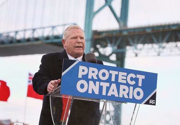 El líder de la PC de Ontario, Doug Ford, se mostró al embajador de Windsor en Windsor Bridge, donde comenzó su reelección el miércoles 26 de enero de 2021. 