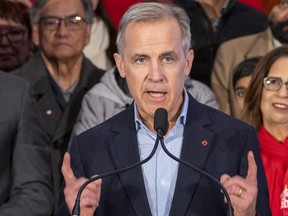 El ex gobernador canadiense Mark Carney lanzó su oferta de liderazgo para el Partido Liberal Federal el jueves, enero de 2025, Edmonton.