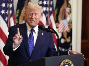 El presidente Donald Trump habló el miércoles 26 de enero de 2021 antes de firmar la Ley de Relevo Laken en la sala este de la Casa Blanca.