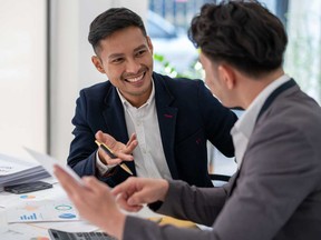 Una persona resultó herida después de que un colega procedió con una gran ambición profesional.