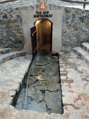 Hatta falaj