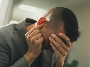 Hay confusión sobre la esposa de la amiga.