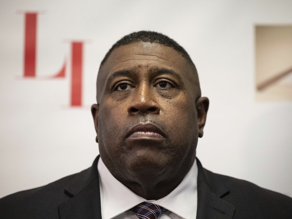 El ex jefe del Departamento de NYPD, Jeffrey Madrey, asistió a una conferencia de prensa el viernes 2 de diciembre de 2021 en Nueva York.