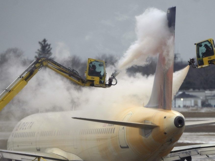 Delta Air Lines says 4 passengers injured after flight was aborted at Atlanta airport