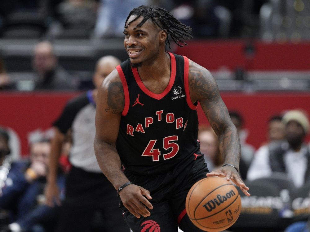 El guardia de Toronto Raptors Devion Mitchell le dijo al balón en un juego contra Washington Wizards.