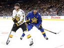 En cuanto a McDavid #97, el patín de Edmonton Oil con patín con patinaje contra Aston Mathews #34 de Toronto Maple Lifs con Skyts Toronto y Tim McDavid durante el Juego de Estrellas de Honda NHL 2024.
