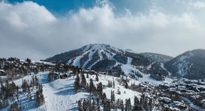 Spanning seven mountains currently (soon to be 10), Deer Valley offers an incredible variety of terrain with six bowls, 930 acres of glade skiing and 700 acres of snowmaking.