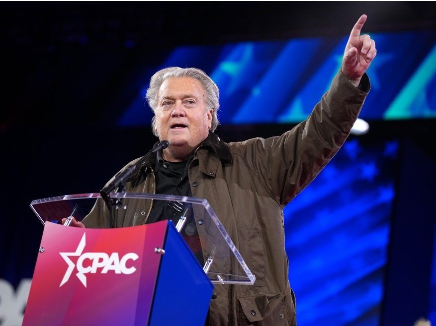 Steve Bannon is accused of doing a straight-arm Nazi salute | Toronto Sun